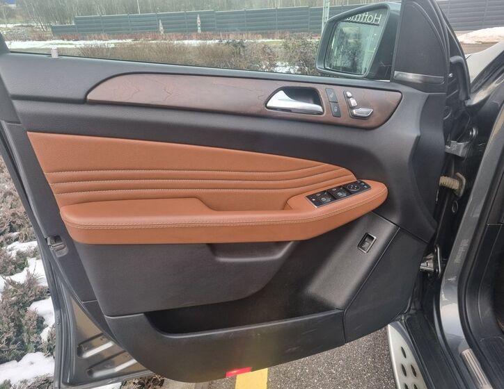 Mercedes-Benz GLE 9