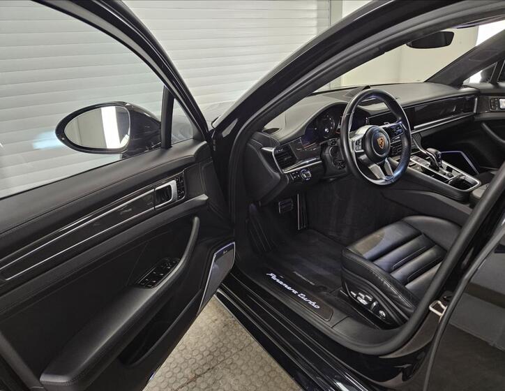 Porsche Panamera 7