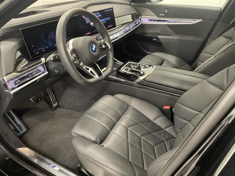 BMW i7