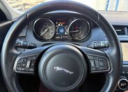 Jaguar F-Pace 8