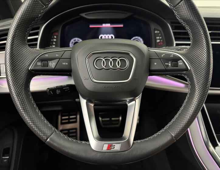 Audi Q7 8