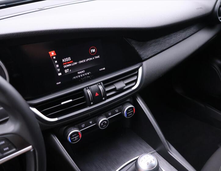 Alfa Romeo Giulia 19