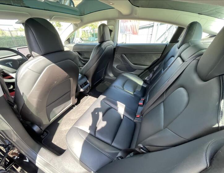 Tesla Model 3 32