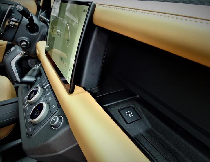 Land Rover Defender 32