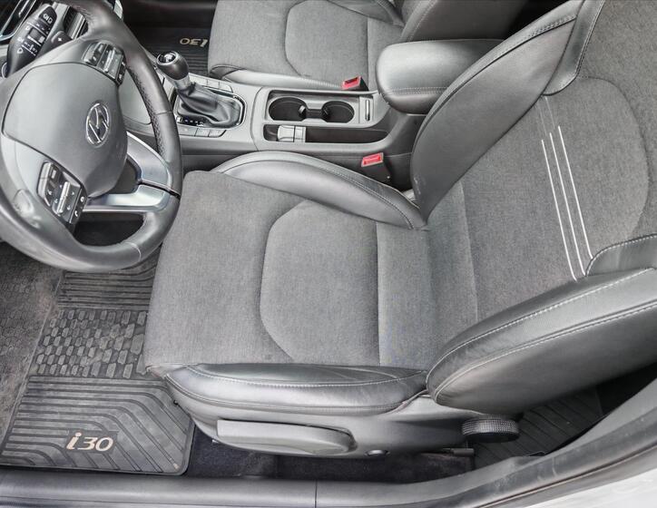 Hyundai i30 25