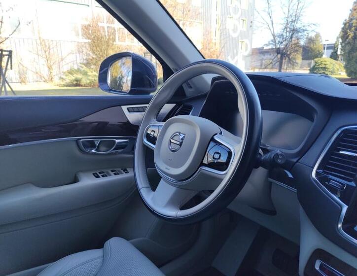 Volvo XC90 30