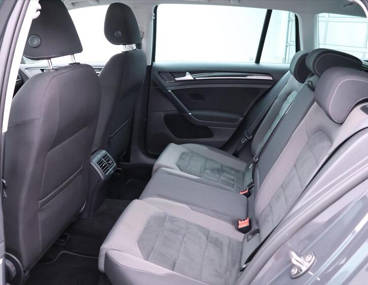 Volkswagen Golf 14