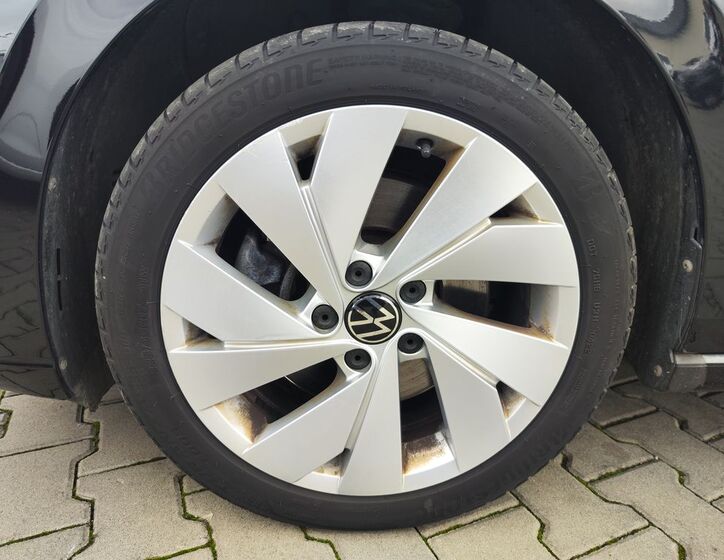 Volkswagen Golf 32