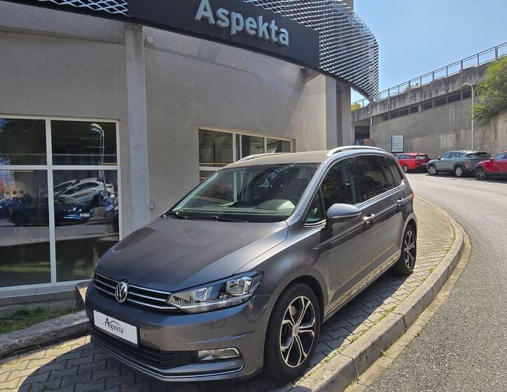 Volkswagen Touran 1
