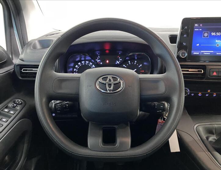 Toyota ProAce 9