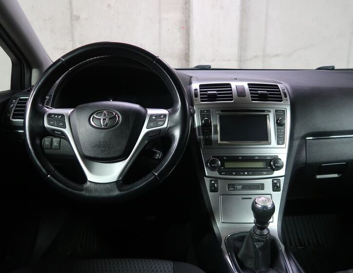 Toyota Avensis 16