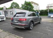 Audi Q7 4