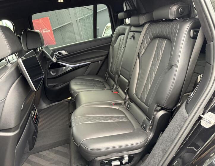 BMW X7 37