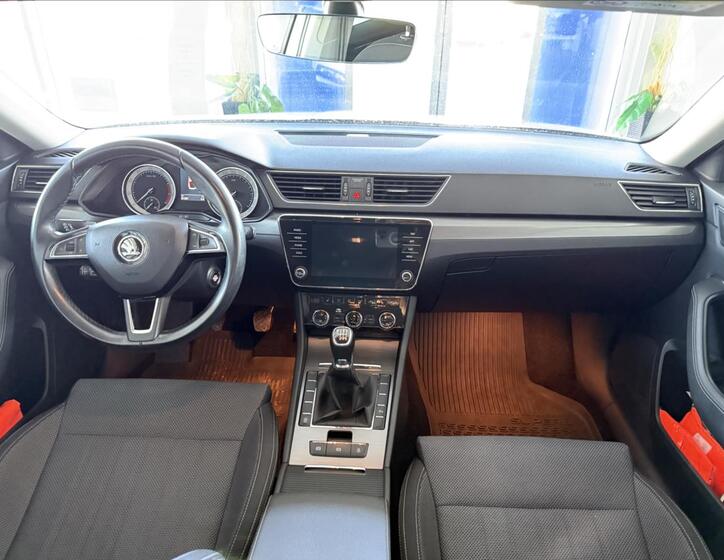 Škoda Superb 9
