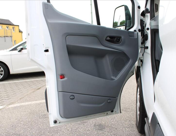 Ford Transit 9
