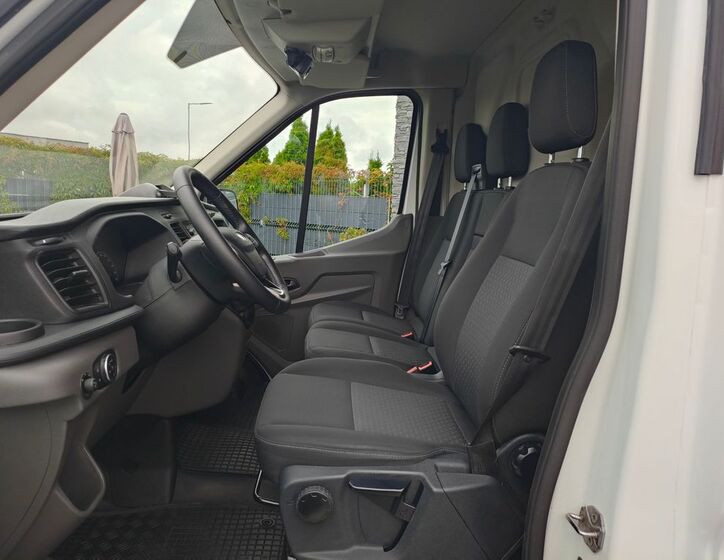 Ford Transit 8