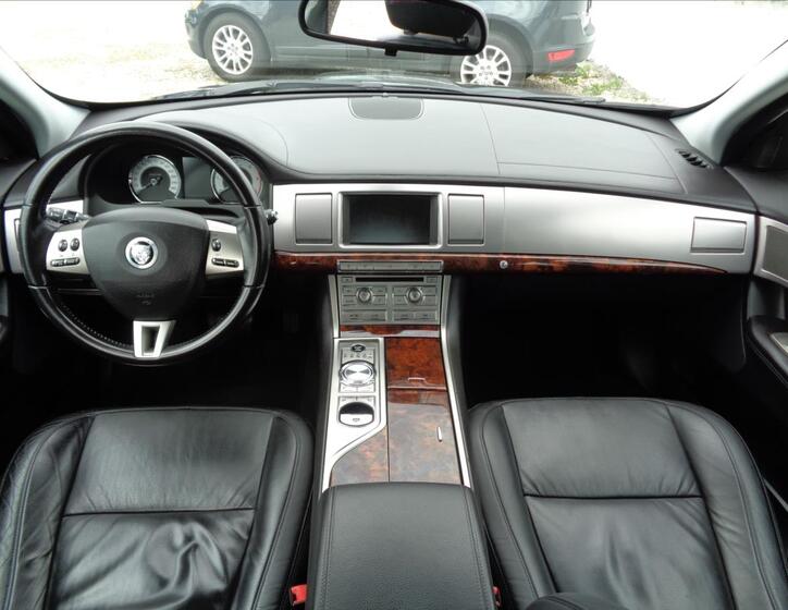 Jaguar XF 33