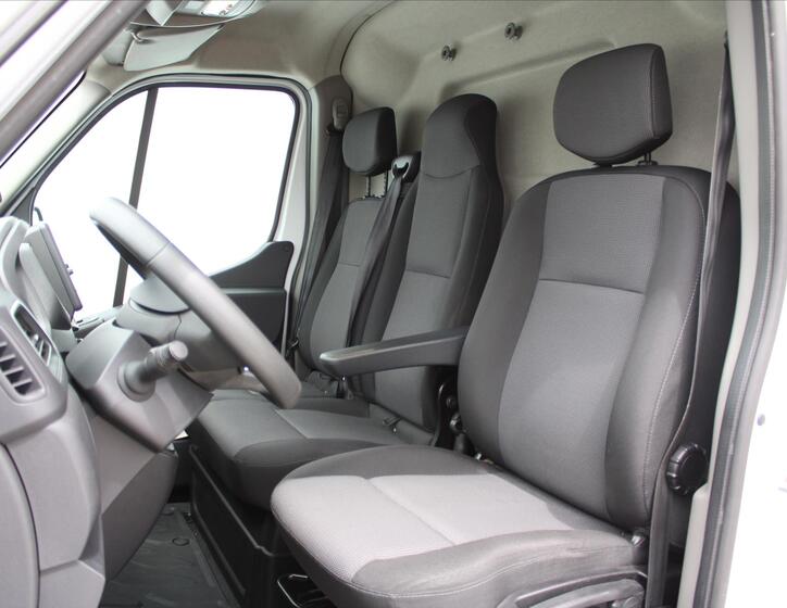 Renault Master 9
