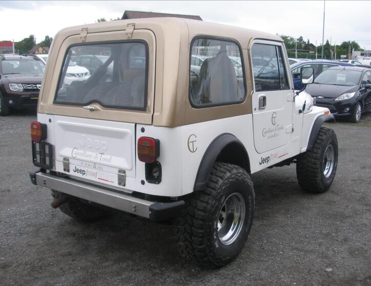 Jeep Wrangler 3