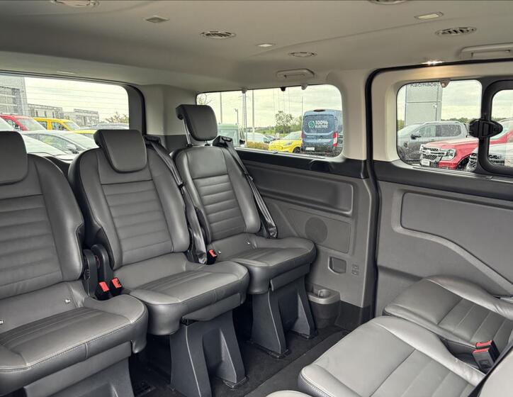 Ford Tourneo Custom 16