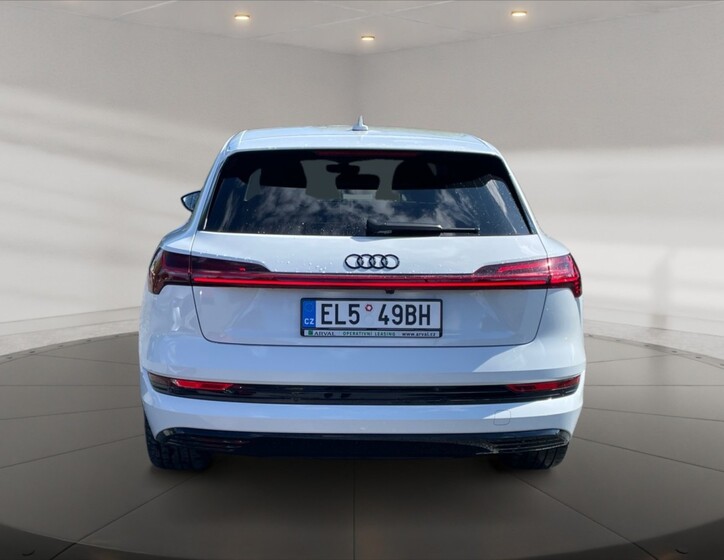 Audi e-tron 5