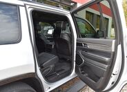 Jeep Wagoneer 22
