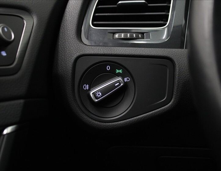 Volkswagen e-Golf 21