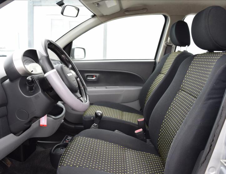 Daihatsu Sirion 15