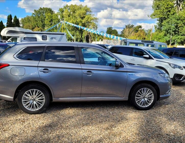 Mitsubishi Outlander 4