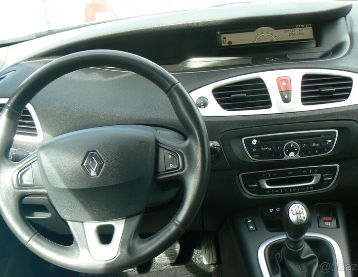 Renault Grand Scénic 9