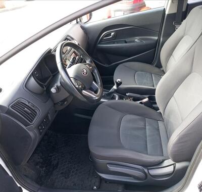 KIA Rio 19