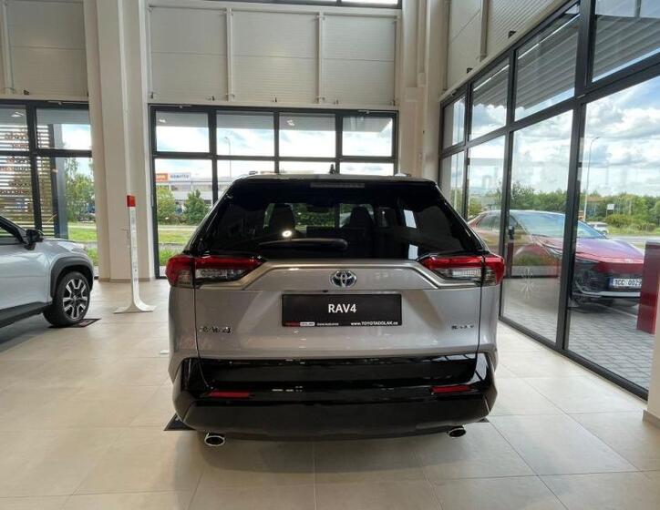 Toyota RAV4 6