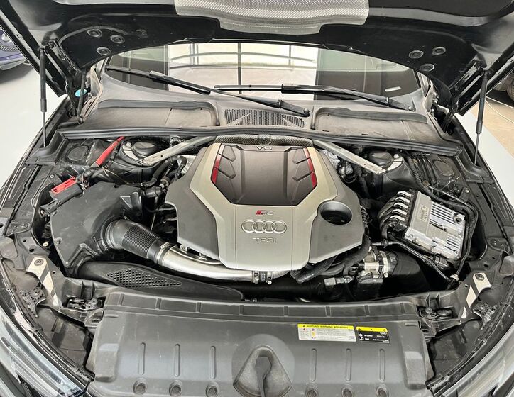 Audi RS4 32