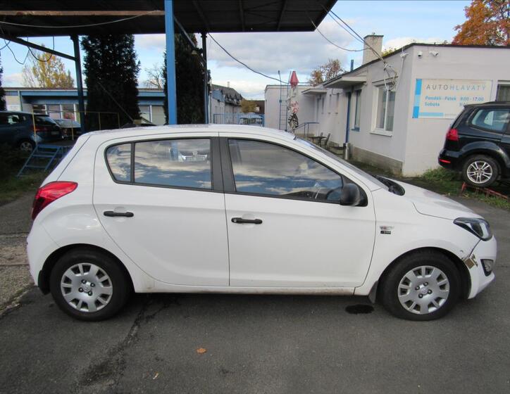 Hyundai i20 8