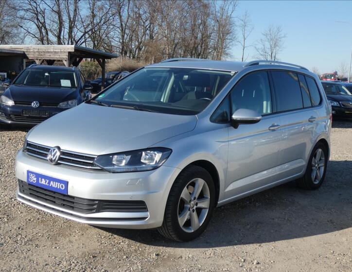 Volkswagen Touran 1