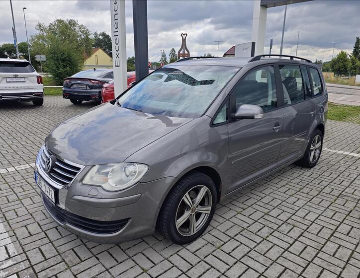 Volkswagen Touran 2