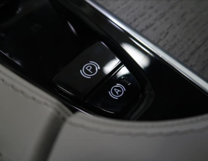 Volvo XC90 30