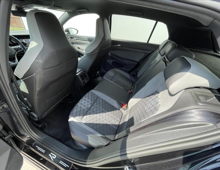 Volkswagen Golf 16