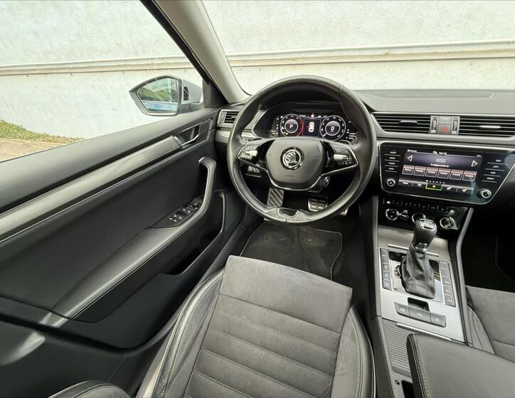 Škoda Superb 9
