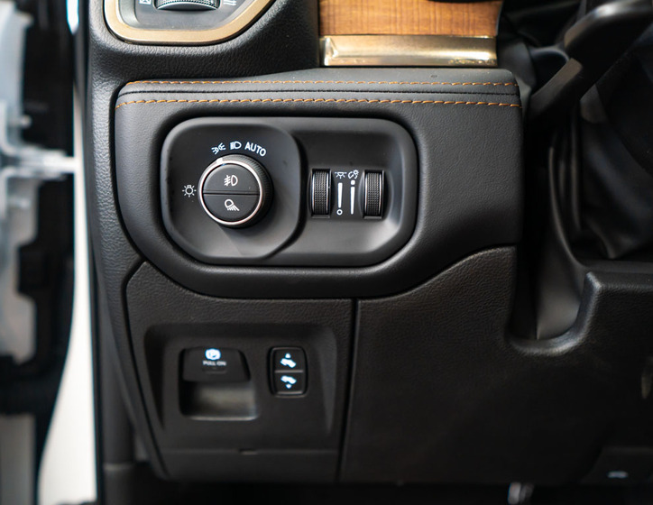 Dodge RAM 18