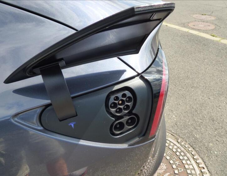 Tesla Model 3 39