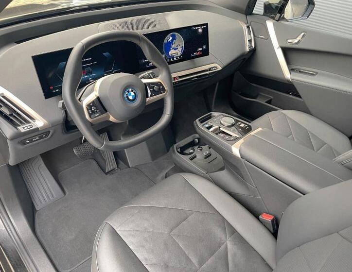 BMW iX 8