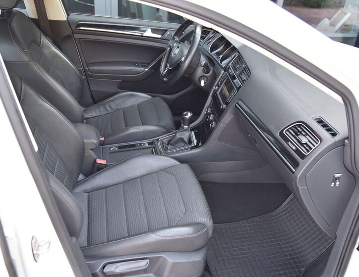 Volkswagen Golf 17