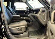 Land Rover Defender 22
