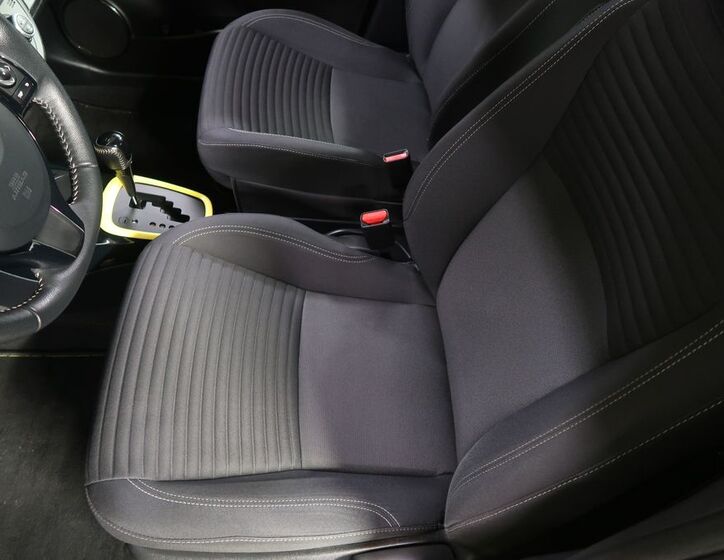 Toyota Yaris 9