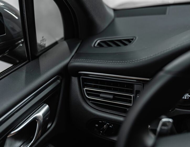 Porsche Macan 11