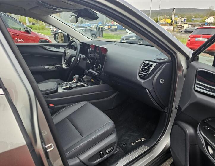 Lexus NX 450h plus 16