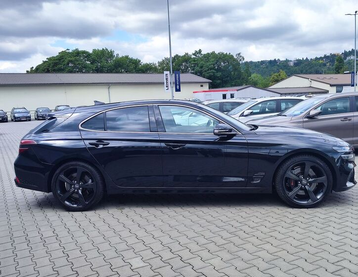 Hyundai Genesis 4