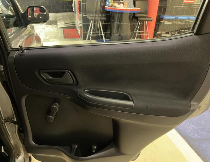 Subaru Justy 17