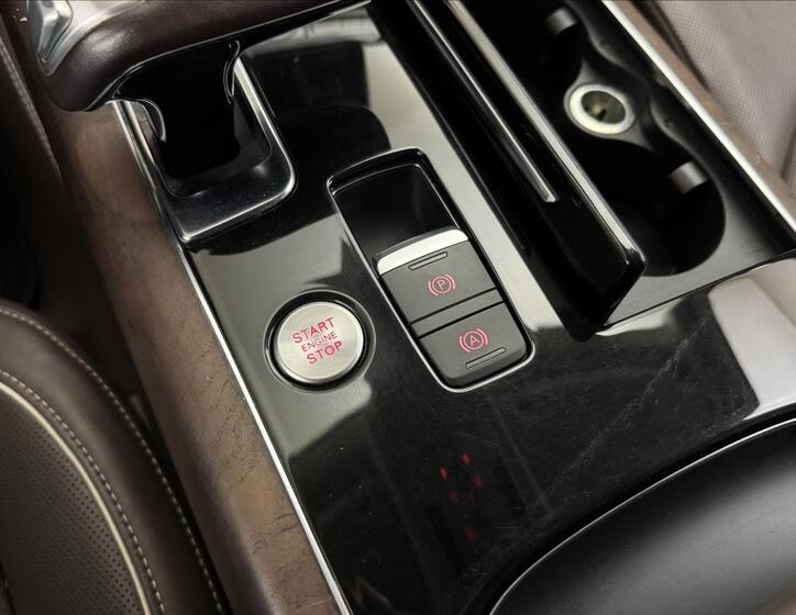 Audi A8 32